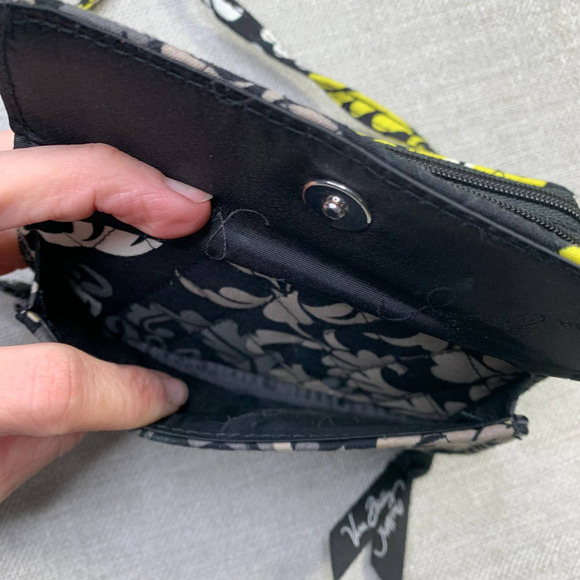 VERA BRADLEY Baroque Pattern Fleur Black Gray Yellow Crossbody Wallet Size Small - Picture 3 of 14